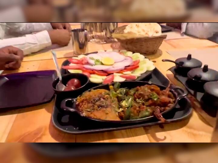 गौतमीच्या नृत्यात अश्लीलता असल्याची टीका करत तिने डान्स करणं बंद करावं अशी मागणी काही मंडळींनी केली आहे. त्यामुळे सध्या गौतमी चांगलीच चर्चेत आहे.