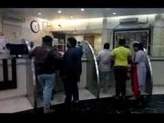 शिर्डीच्या साईं संस्थानला आठ दिवसांत कोट्यवधींचं दान, आठ लाख भाविकांनी घेतलं दर्शन