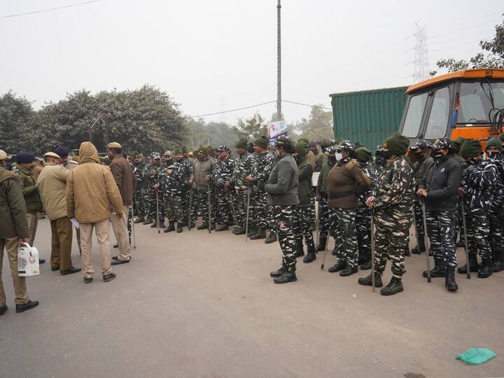 Security deployment for the Yatra along a road at Gandhinagar in east Delhi. (Image Source: PTI)