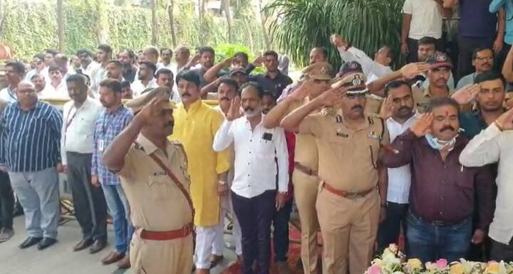 लोकप्रिय नेते होते. त्यांचं पार्थिव त्यांच्या घरी अंत्यदर्शनासाठी ठेवले आहे.