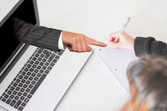 বারবার নামের উচ্চারণ ভুল করেন প্রফেসর, রেগে এক কাণ্ড ঘটালেন ছাত্র!