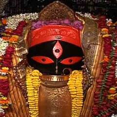Kalighat : কলকাতার অভিভাবকরূপে কালীঘাটে বিরাজ করছেন মা দক্ষিণাকালী, কী তাঁর মাহাত্ম্য ?