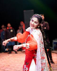 Sapna Choudhary Story: जब सपना चौधरी ने जिंदगी से तंग आकर खा लिया था जहर, जानिए डांसिग क्वीन की लाइफ का दर्दनाक पहलू