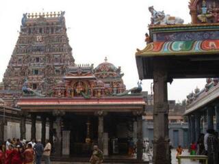 Unique Temple: ભારતના આ અનોખા મંદિરના પ્રસાદમાં ભક્તોને મળે છે બર્ગર અને સેન્ડવિચનો પ્રસાદ 