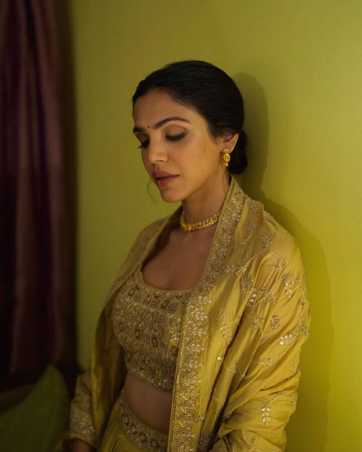 श्रियाने नुकताच तिचा एथनिक लूक शेअर केला आहे, ज्यात ती लहेंगा परिधान केलेली दिसत आहे. (फोटो सौजन्य :shriya.pilgaonkar/इंस्टाग्राम)