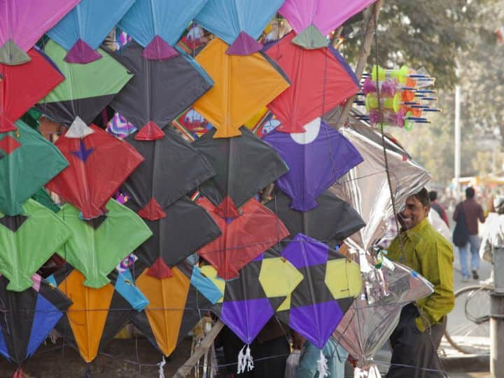 Uttarayan 2024: this Uttarayan is going to be expensive for kitesurfers, find out how much kite prices have increased this year પતંગરસિકોને આ ઉત્તરાયણ મોંઘી પડવાની છે, જાણો આ વર્ષે પતંગના ભાવમાં કેટલો વધારો થયો