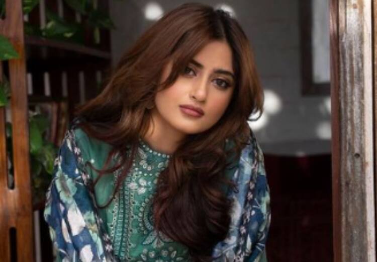 Pakistani actress Sajal Aly reacts after former army officer claims she was used as a honey trap पाकिस्तान: हनी ट्रैप मामले पर इन दो अभिनेत्रियों ने थोड़ी चुप्पी, पूर्व सैन्य अधिकारी के दावे पर दी प्रतिक्रिया, जानिए क्या कहा