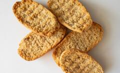 Rusk in Snack: চায়ের কাপে তুফান তুলতে রাস্ক না হলে চলে না! কামড় বসানোর আগে দু’বার ভাবুন