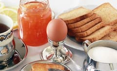 Rusk in Snack: চায়ের কাপে তুফান তুলতে রাস্ক না হলে চলে না! কামড় বসানোর আগে দু’বার ভাবুন