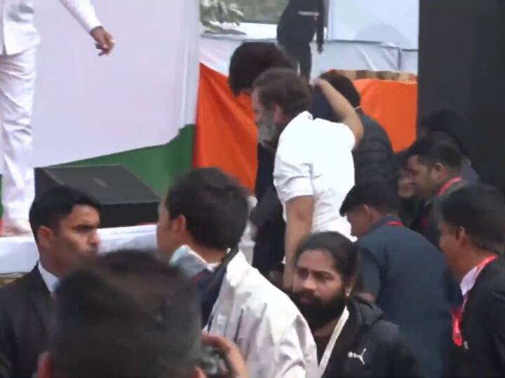 यूपी में भारत जोड़ो यात्रा की एंट्री गाजियाबाद स्थित लोनी में हुई. इस दौरान पार्टी महासचिव प्रियंका गांधी खुद वहां मौजूद रहीं.