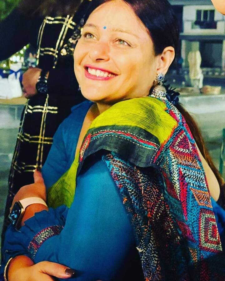 जिससे निराश होकर मयूरी ने बॉलीवुड को अलविदा कह टीवी में काम करना शुरू किया. एक्ट्रेस ‘नरगिस’ (2000), ‘थोड़ा गम थोड़ी खुशी’ (2001), ‘डॉलर बाबू’ (2001) और ‘किट्टी पार्टी’ (2002) जैसे टीवी शो में नजर आई थी.