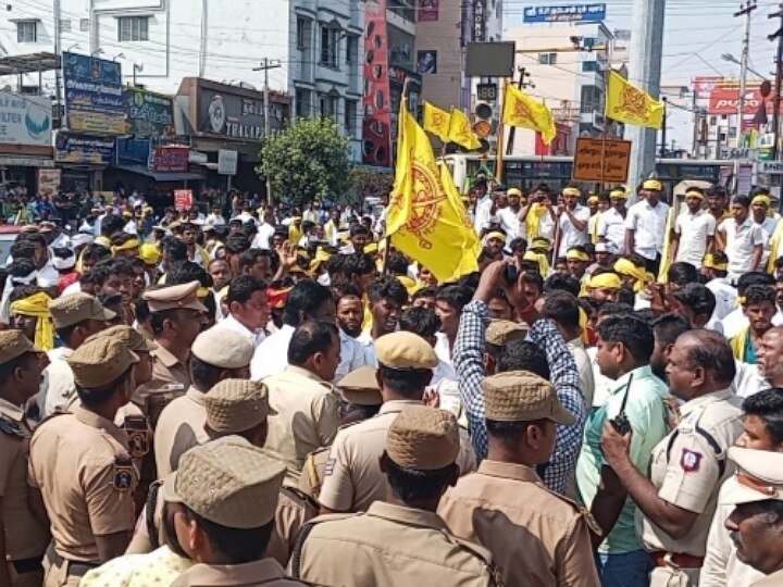 கரூரில் கட்டபொம்மன் பிறந்தநாளை முன்னிட்டு  பேரணி - பெண் எஸ்.ஐ. மீது தாக்குதல்