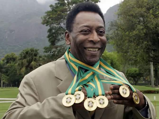 Brazil dedicates World Cup win to ailing football legend Pele