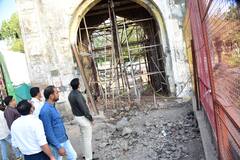PHOTO: औरंगाबादच्या ऐतिहासिक मेहमूद दरवाजाच्या दुरुस्तीच्या कामाला सुरुवात