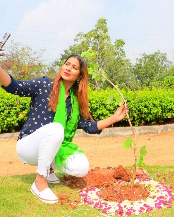 చిత్తూరు జిల్లాకు చెందిన ఇనాయ సుల్తానా సినిమాలపై ఉన్న ఇష్టంతో ఇంట్లో నుంచి పారిపోయి వచ్చింది. Image Credit: Inaya Sultan/ Instagram
