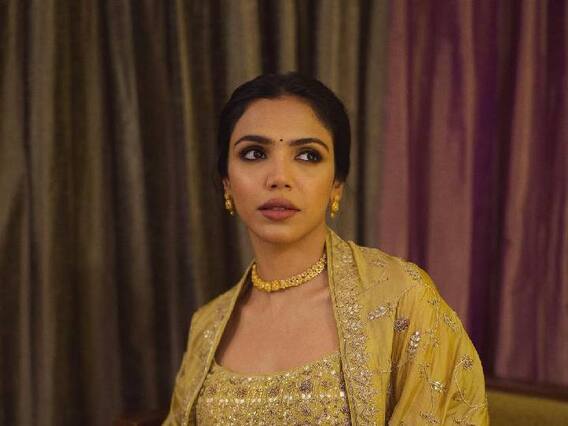 सुंदर... मनमोहक; श्रियाचा क्लासी अंदाज!