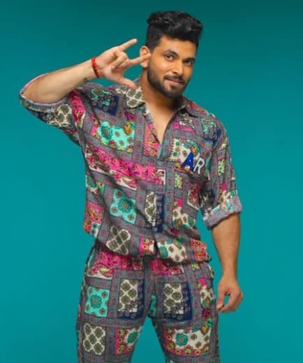 मिलियन फॉलोअर्सचा टप्पा पार केल्यानंतर शिवने सोशल मीडियावर एक खास पोस्ट शेअर केली आहे.