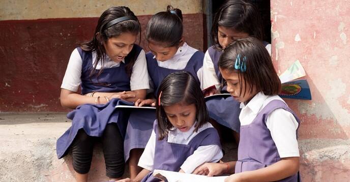 maharashtra news nashik news Since 30 years One rupee per day for girls in schools Nashik Savitribai Phule : सावित्रीच्या लेकींची उपेक्षा, शालेय मुलींना 30 वर्षापासून दररोज एकच मिळतोय एक रुपया  