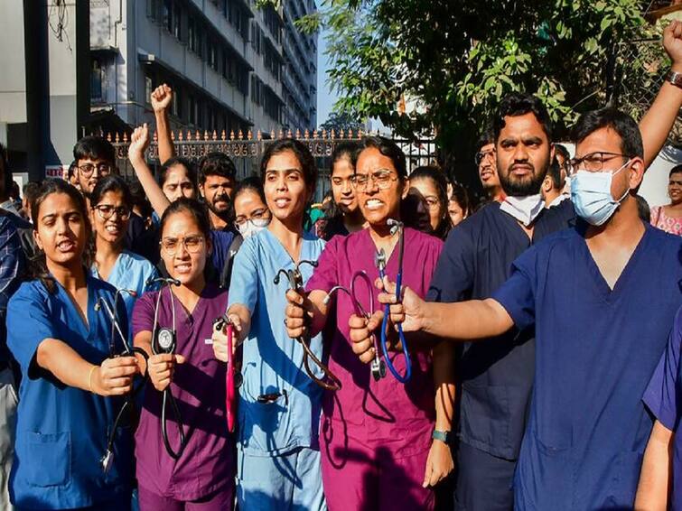 Maharashtra residential doctors strike called off after meeting with state health minister girish mahajan Maharashtra Doctors Strike: मोठी बातमी!  राज्यभरातील निवासी डॉक्टरांचा संप मागे, हजारो रुग्णांना मोठा दिलासा