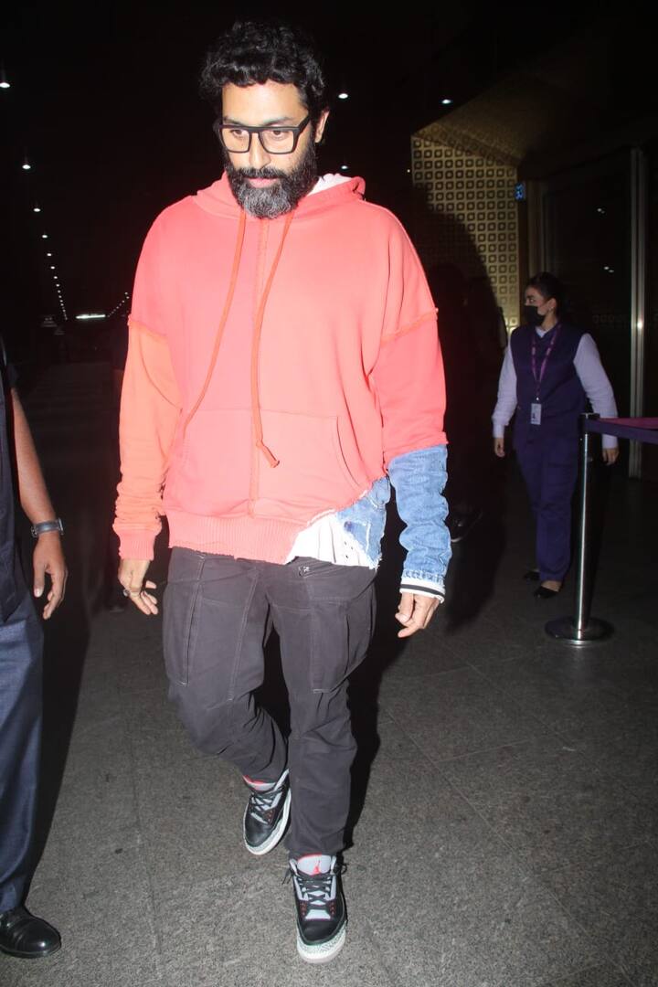 अभिषेक इस दौरान काफी सीरियस लग रहे थे.