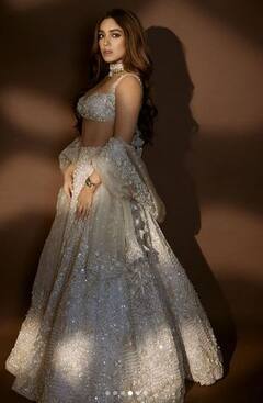 Bhumi Pednekar: ਡੀਪਨੇਕ ਆਊਟਫਿਟ ਵਿੱਚ ਭੂਮੀ ਪੇਡਨੇਕਰ ਨੇ ਮਚਾਈ ਤਬਾਹੀ, ਸਿਜਲਿੰਗ ਤਸਵੀਰਾਂ ਵਧਾ ਰਹੀਆਂ ਹਨ ਇੰਟਰਨੈਟ ਦਾ ਪਾਰਾ