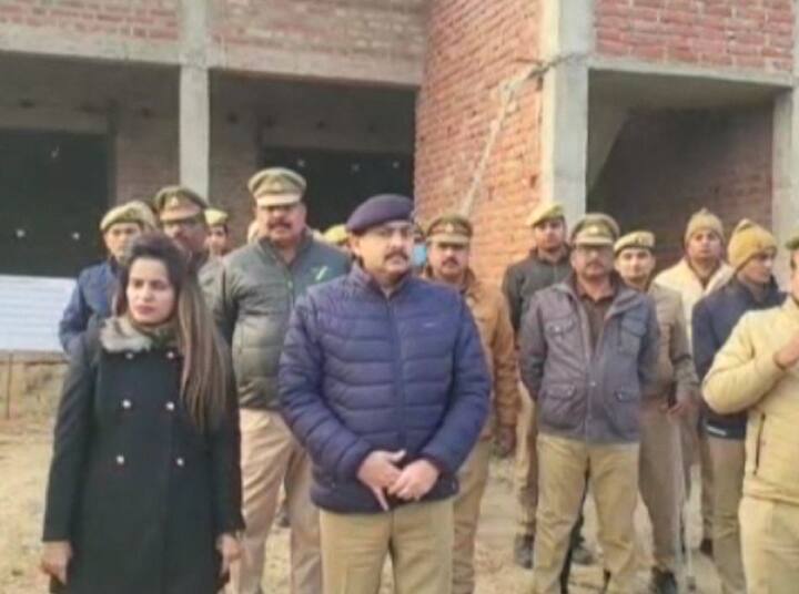 Hardoi News: हरदोई में गैंगस्टर के चार आरोपियों की 8 करोड़ की संपत्ति कुर्क, डीएम के आदेश पर प्रशासन ने की कार्रवाई Hardoi four gangster accused 8 crore property attached on DM order ann Hardoi News: हरदोई में गैंगस्टर के चार आरोपियों की 8 करोड़ की संपत्ति कुर्क, डीएम के आदेश पर प्रशासन ने की कार्रवाई