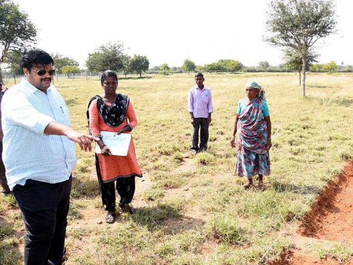 கரூரில் பல்வேறு வளர்ச்சி திட்ட பணிகள் குறித்து கலெக்டர் நேரில் பார்வை