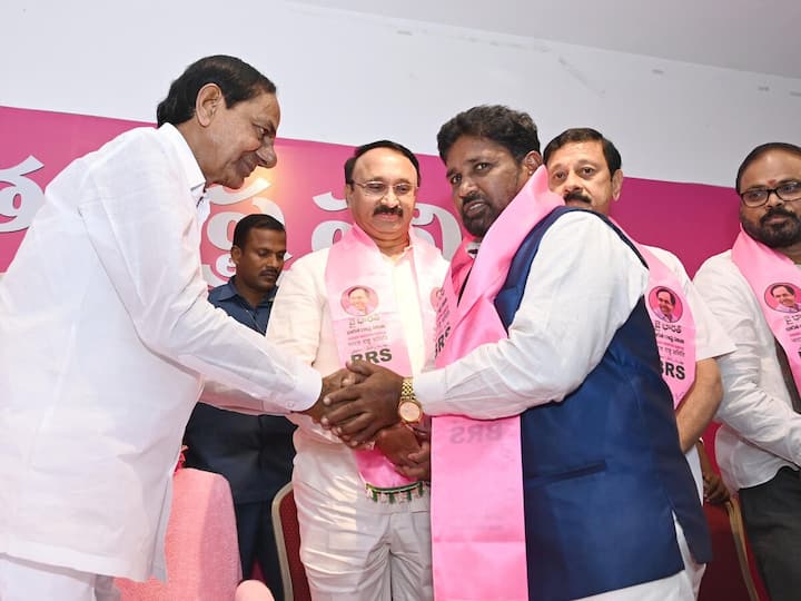 Former Andhra Pradesh Minister, Bureaucrats Join BRS - SEE PICS