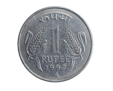 কিন্তু এর একটি নিয়ম আছে নিয়ম মেনে, আপনাকে আপনার মানিব্যাগের মধ্যে এক টাকার কয়েন রাখতে হবে। তবে এই মানিব্যাগের এক টাকার সঙ্গে রাখতে হবে, একটি ময়ূরের পালক।