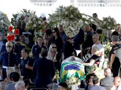 Last Tribute to Pele: पेले के आखिरी दीदार के लिए उमड़ पड़े फैंस, तस्वीरों में देखें लीजेंड फुटबॉलर की अंतिम विदाई