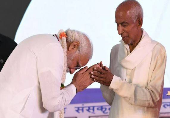 Prime Minister Narendra Modi condoles Siddeshwara Swami's death વોકિંગ ગોડ તરીકે જાણીતા સંતનું થયું નિધન, જાણો PM મોદીએ શ્રદ્ધાંજલિ આપી શું કહ્યું?