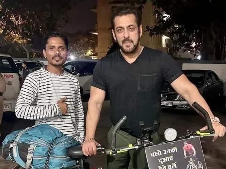 Salman Khan Poses With Fan Who Cycled 1,100 km To Meet Him Pic Goes Viral Salman Khan With Fan: సల్మాన్ కోసం 1100 కిమీల సైకిల్ తొక్కిన వీరాభిమాని - సల్లూ భాయ్‌‌ను కలిసి భావోద్వేగం!