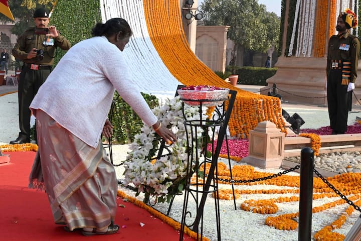 इसके बाद राष्ट्रपति द्रौपदी मुर्मू राजभवन परिसर में राज्य के आदिवासी समूहों के साथ बातचीत करेंगी. राष्ट्रपति से कथौड़ी और सहरिया जनजातियों से जुड़े लोग मिलेंगे.
