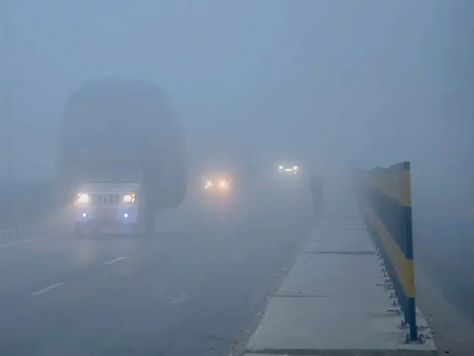 UP Weather Update: कड़ाके की ठंड के चपेट में यूपी के ये जिले, शीतलहर पर IMD का अलर्ट