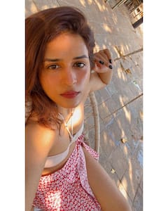 Shraddha Das: એક્ટ્રેસ શ્રદ્ધા દાસનો વ્હાઈટ બિકિનીમાં હોટ અંદાજ, જુઓ વાયરલ તસવીરો