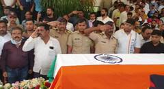 In Pics : आमदार लक्ष्मण जगतापांच्या अंत्यदर्शनासाठी कार्यकर्त्यांची गर्दी