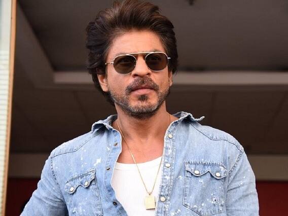 Bollywood : Shah Rukh Khan Revealed Exactly what he earns in a Month Shah Rukh Khan : શાહરૂખે તેની મહિનાની કમાણીનો આંકડો કર્યો જાહેર, ચાહકો મોં માં આંગળા નાખી ગયા