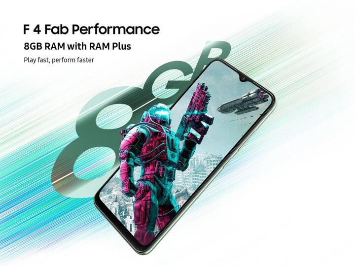 स्मार्टफोन Android 12 वर आधारित OneUI 4.1 बूट करतो. ब्रँड Galaxy F04 साठी दोन Android व्हर्जन अपग्रेडची योजना देखील करत आहे. या नवीन हँडसेटमध्ये मायक्रो-एसडी कार्ड स्लॉट देखील आहे.