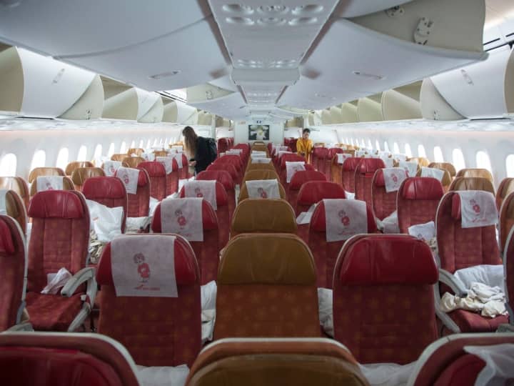 Drunk Male Passenger urinated on a Woman in Air India flight New York To Delhi business class and walks off free No Fly List Air India की फ्लाइट में बुजुर्ग महिला से गंदी हरकत, नशे में धुत शख्स ने कपड़ों पर की पेशाब, फिर भी बचकर निकल गया
