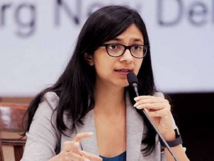 DCW chief Swati Maliwal dragged by car for 15 meters by drunk Car driver outside AIIMS Gate 2 स्वाति मालीवाल को 15 मीटर तक कार से घसीटा, DCW चीफ बोलीं- दिल्ली में मैं सुरक्षित नहीं तो...