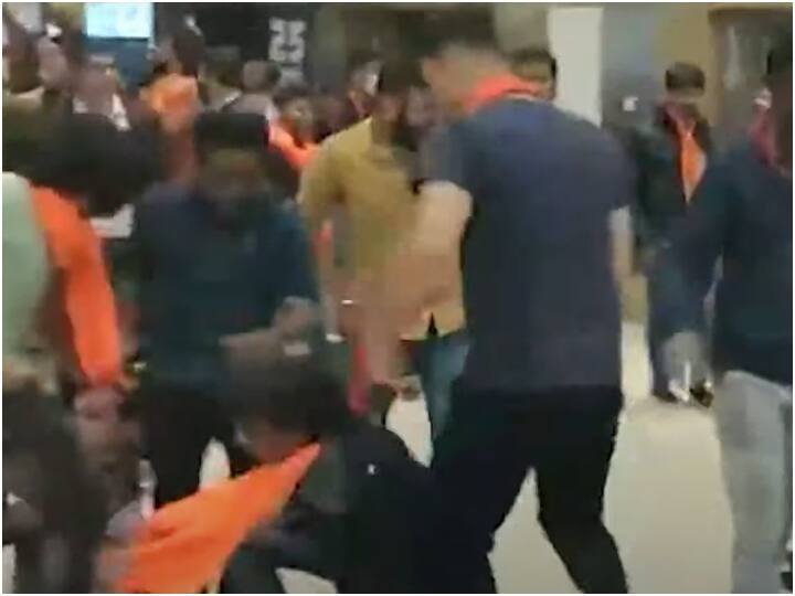 Trending News: Protest against ‘Pathan’ film in Gujarat, VHP and Bajrang Dal create ruckus in Ahmedabad mall
