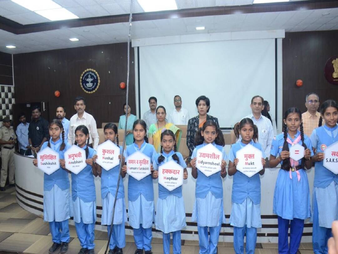 Parabhani Child Marriage: 'बालविवाह मुक्त परभणी' अभियानाला सुरुवात; 26 अधिकाऱ्यांच्या पथकाची नियुक्ती Parbhani news district collector start campaign for stop child marriage in parbhani Parabhani Child Marriage: 'बालविवाह मुक्त परभणी' अभियानाला सुरुवात; 26 अधिकाऱ्यांच्या पथकाची नियुक्ती