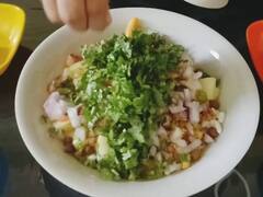 चटपटी झालमुड़ी के साथ गरमा गर्म चाय की चुस्की, तो फिर देर किस बात की नोट करें इसकी रेसिपी