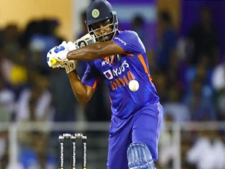 India vs Sri Lanka 1st T20: Sunil Gavaskar reacts over Sanju Samson after yet another failure know details IND vs SL, 1st T20: అతను మళ్లీ నిరాశపరిచాడు- సంజూ ఔటైన తీరుపై సునీల్ గావస్కర్ తీవ్ర నిరాశ