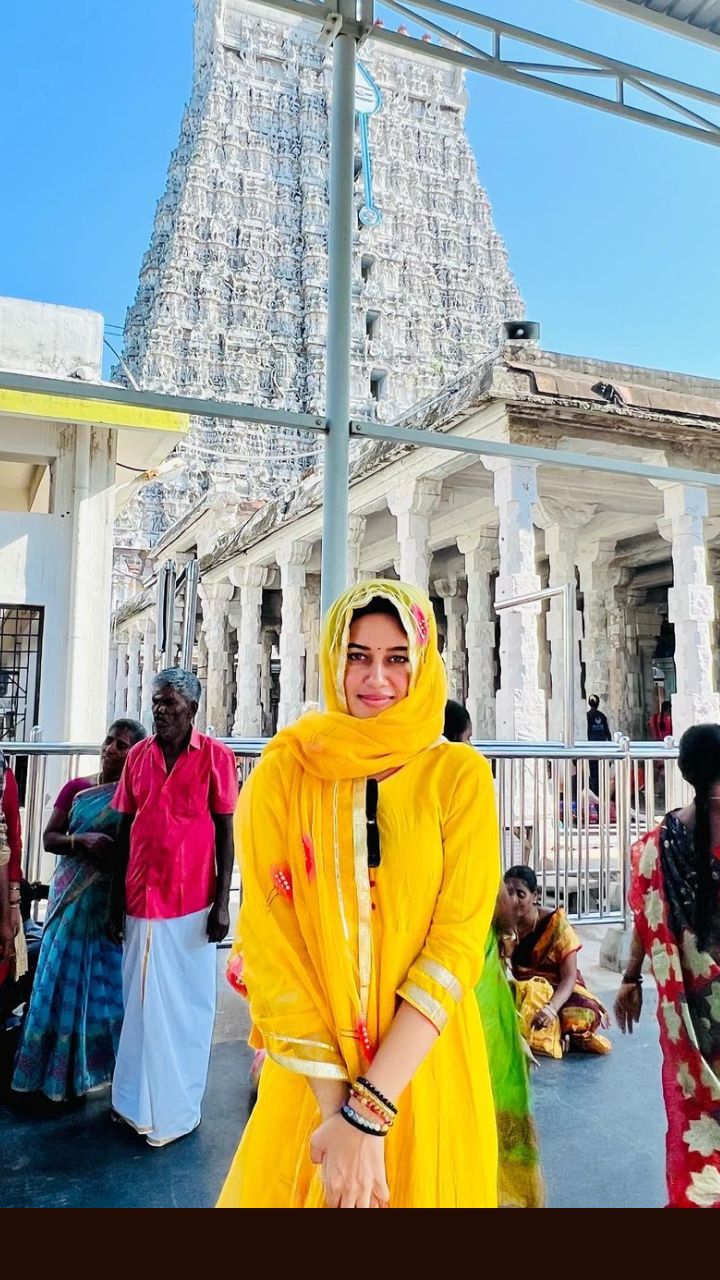 பெங்களூரில் மென்பொருள் வல்லுநராகப் பணிபுரிந்தார்