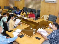 கரூரில் வாக்காளர் பட்டியல் வெளியிடுவது தொடர்பாக ஆய்வுக்கூட்டம்