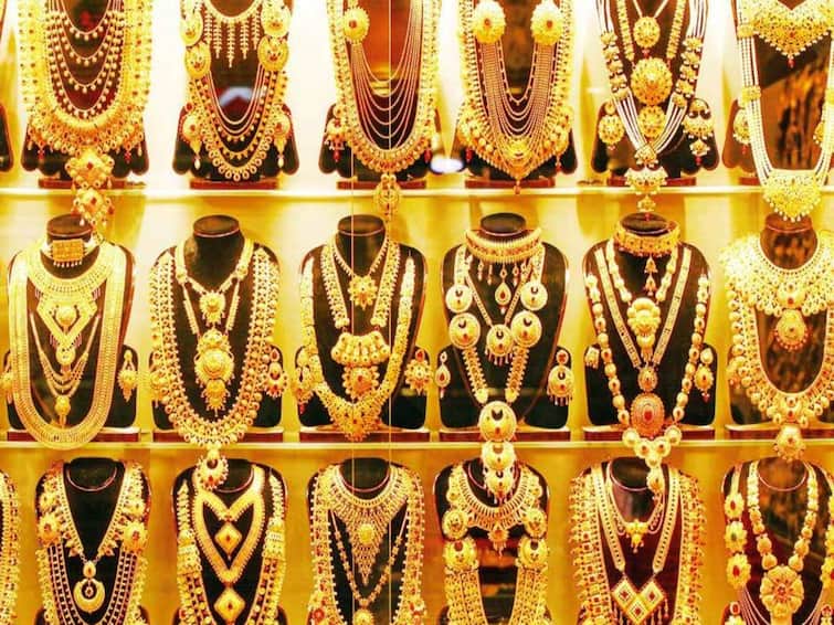 gold rate today gold and silver price marathi news in on 4th january 2023 gold and silver rate slightly hike today Gold Silver Price Today : आज सोन्याच्या दरात वाढ, चांदीचे भाव स्थिर, जाणून घ्या महानगरातील भाव