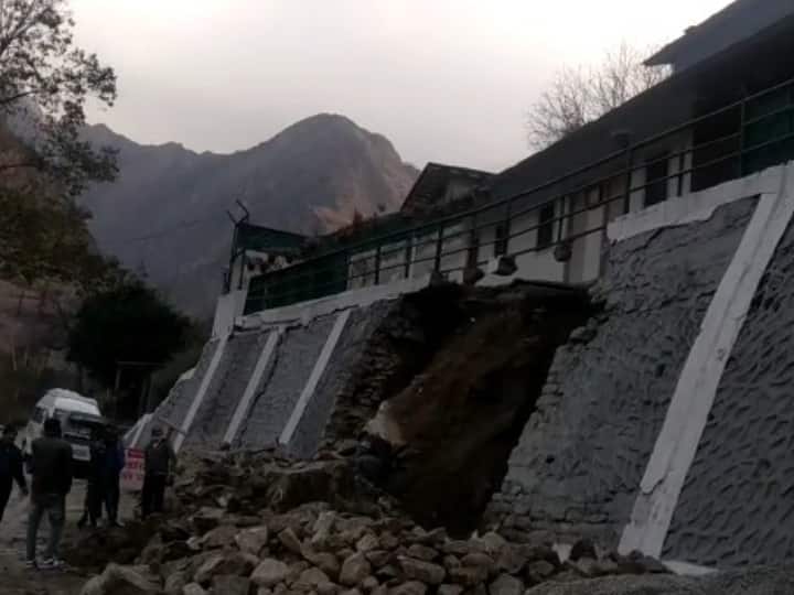 Uttarakhand Cracks in many houses & hotels of Joshimath due to landslide, government took tough decisions ANN Uttarakhand News: जोशीमठ शहर का अस्तित्व खतरे में! कई मकान-होटलों मे आई दरार, सरकार ने लिए बड़े फैसले