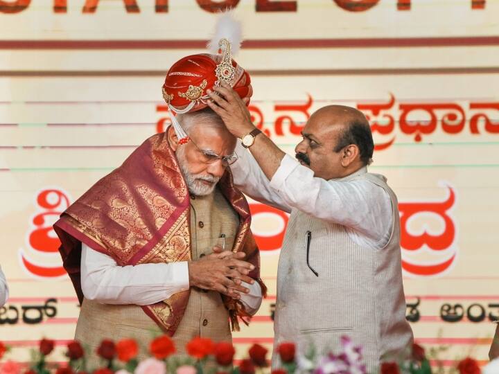 Karnataka Election: कांग्रेस-बीजेपी की लड़ाई में कुत्ता और गाय की एंट्री, सिद्धारमैया के विवादित बयान को सीएम बोम्मई ने वफादारी से जोड़ा Congress-BJP fight dog-cow entry cm Bommai linked Siddaramaiah's controversial statement with loyalty Karnataka Election: कांग्रेस-बीजेपी की लड़ाई में कुत्ता और गाय की एंट्री, सिद्धारमैया के विवादित बयान को सीएम बोम्मई ने वफादारी से जोड़ा