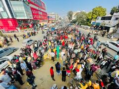 अजमेर: प्रशासन ने मंदिर की दीवार तोड़ी तो उग्र हुआ गुर्जर समाज, सड़क जाम कर किया विरोध प्रदर्शन